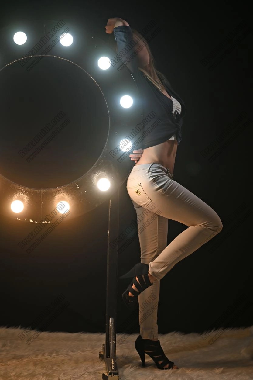 Andi ESZO masszazs hirdeto kepes profil - eszo-masszazs.hu Andi - +36 30 420 9537 - ESZO masszazs foto